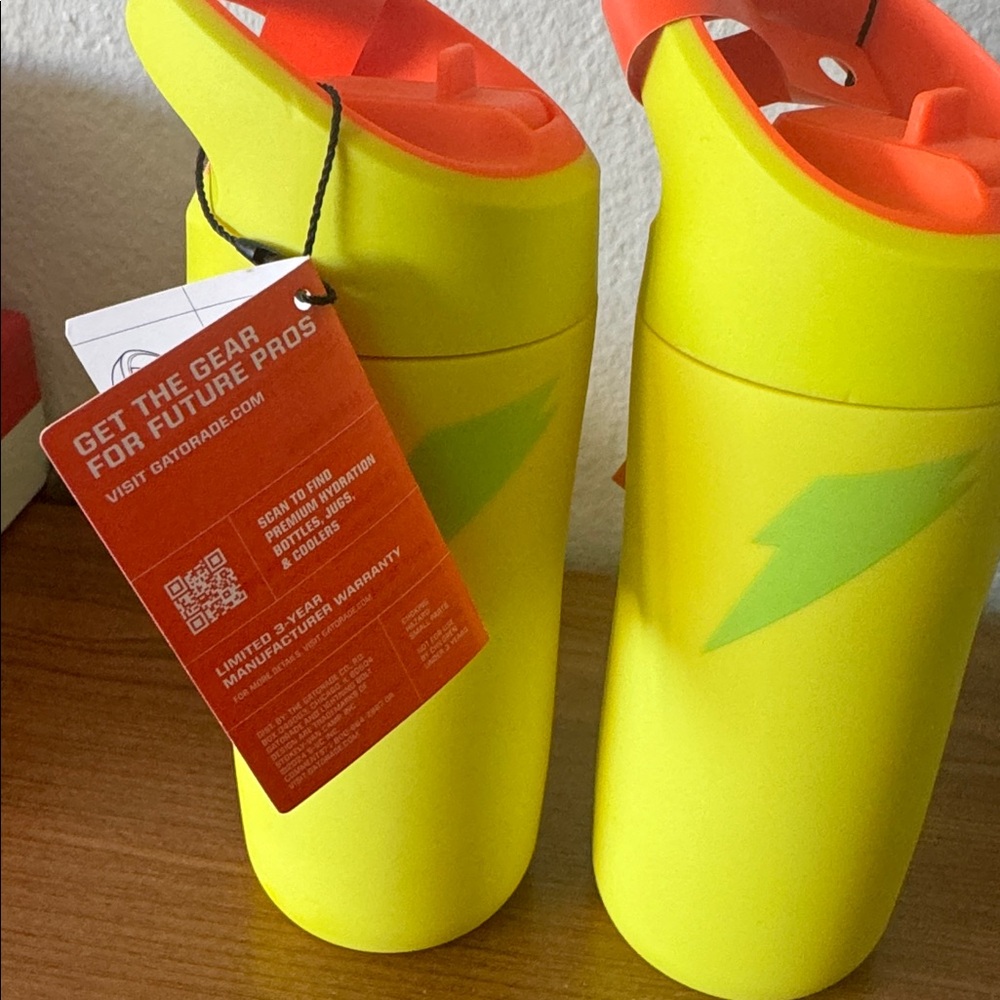 Gatorade Rookie Kids Stainless Steel Yellow and Orange Water Bottles - Picture 4 of 5